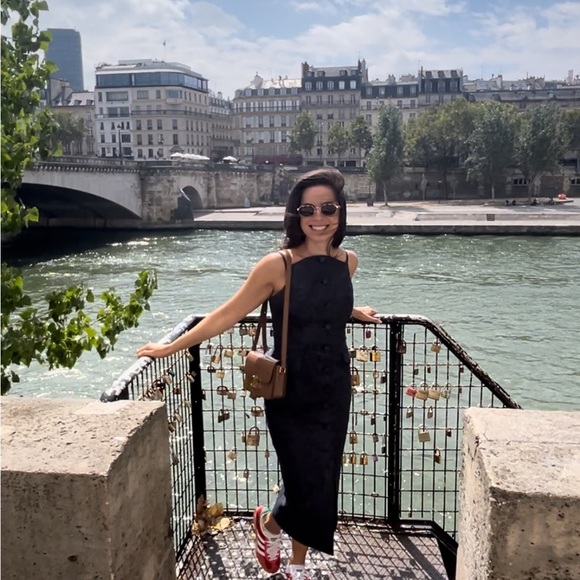 Gucci Women's Sunglasses Oval Frame in Light Gold - Picture 10 of 10